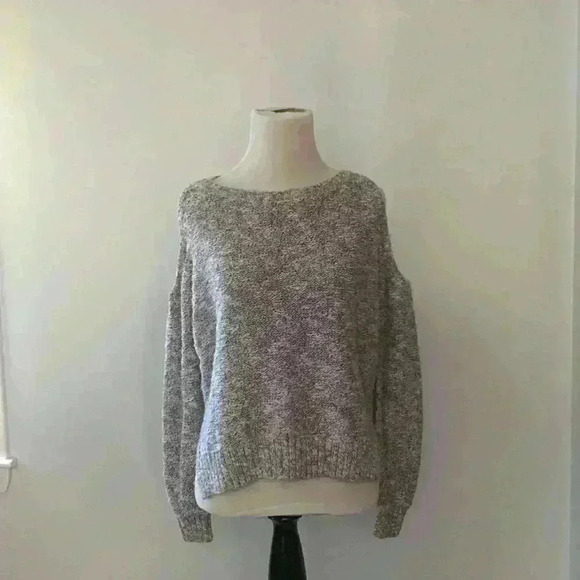 Hollister Cold Shoulder Sweater Size Small - Picture 9 of 9